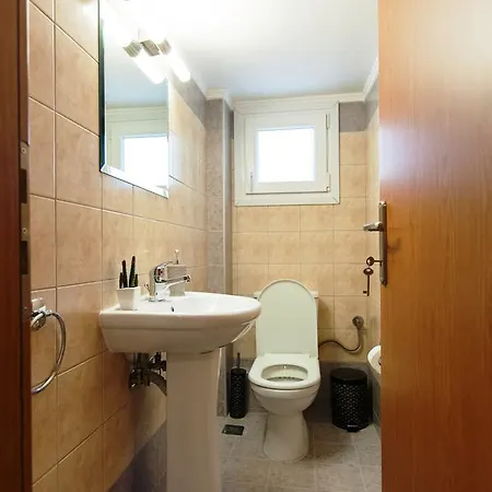 Karolou Ntil Luxury Apartment *