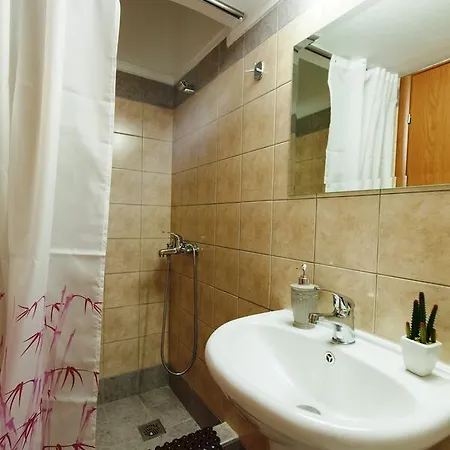 Karolou Ntil Luxury Apartment